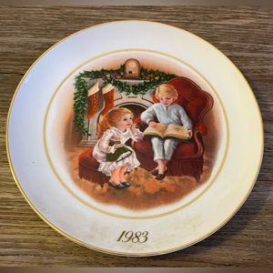 1983 AVON Christmas collector plate